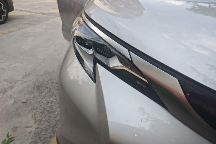 Used Toyota SIENNA 2021 2.5L Hybrid Premium Edition Right Front Headlight