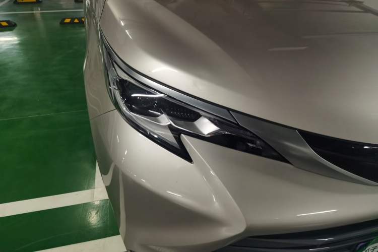 Used Toyota SIENNA 2021 2.5L Hybrid Premium Edition Right Front Headlight