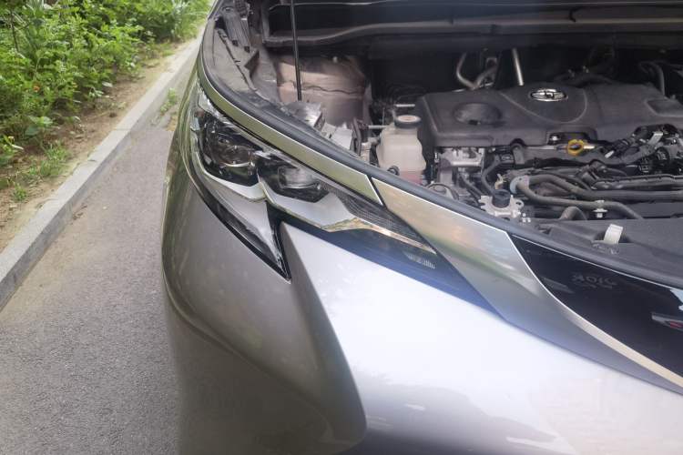 Used Toyota SIENNA 2021 2.5L Hybrid Platinum Edition Right Front Headlight