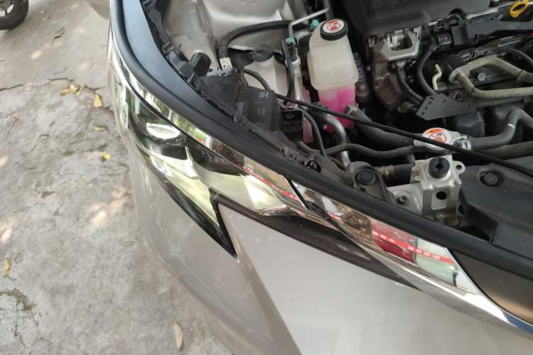 Used Toyota SIENNA 2021 2.5L Hybrid Comfort Edition Right Front Headlight