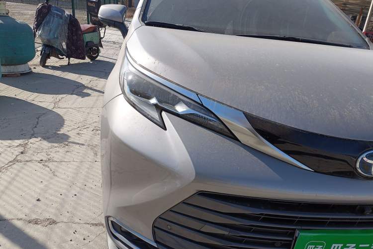 Used Toyota SIENNA 2021 2.5L Hybrid Ultimate Edition Right Front Headlight