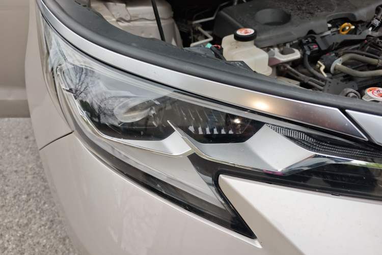 Used Toyota SIENNA 2021 2.5L Hybrid Ultimate Edition Right Front Headlight
