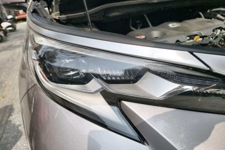 Used Toyota SIENNA 2021 2.5L Hybrid Premium Edition Right Front Headlight