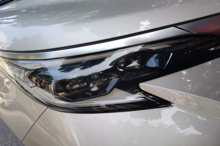 Used Toyota SIENNA 2021 2.5L Hybrid Ultimate Edition Right Front Headlight