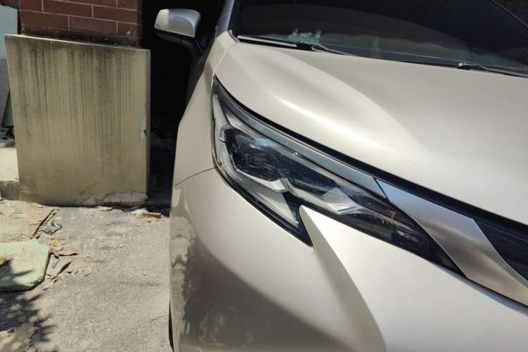 Used Toyota SIENNA 2021 2.5L Hybrid Luxury Edition Right Front Headlight