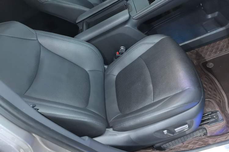 Used Toyota SIENNA 2021 2.5L Hybrid Premium Edition Right Front Seat