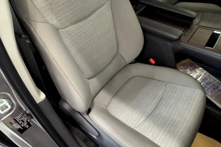 Used Toyota SIENNA 2021 2.5L Hybrid Comfort Edition Right Front Seat
