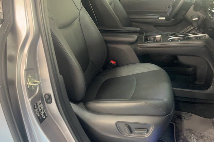 Used Toyota SIENNA 2021 2.5L Hybrid Premium Edition Right Front Seat