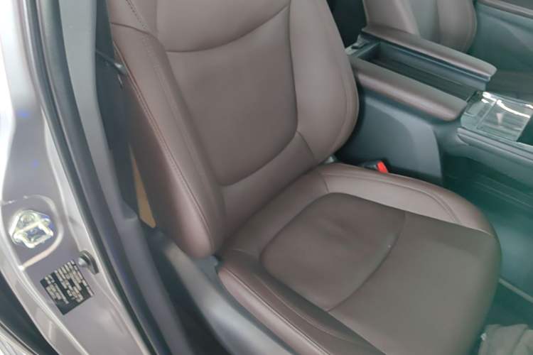 Used Toyota SIENNA 2021 2.5L Hybrid Platinum Edition Right Front Seat