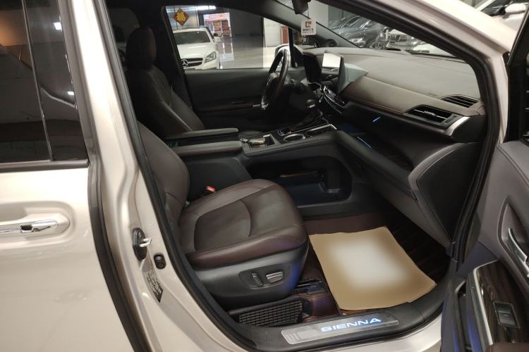 Used Toyota SIENNA 2021 2.5L Hybrid Platinum Edition Right Front Seat