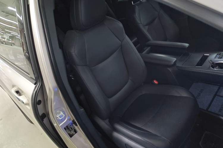 Used Toyota SIENNA 2021 2.5L Hybrid Premium Edition Right Front Seat