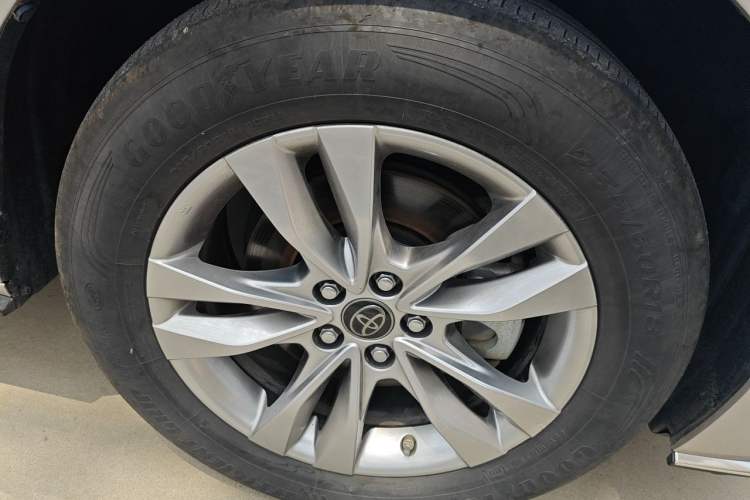 Used Toyota SIENNA 2021 2.5L Hybrid Ultimate Edition Right Front Wheel Hub