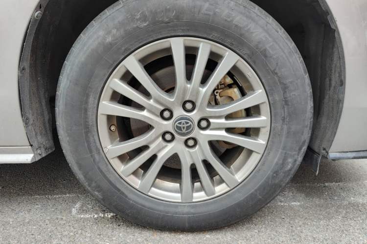 Used Toyota SIENNA 2021 2.5L Hybrid Comfort Edition Right Front Wheel Hub