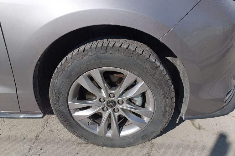 Used Toyota SIENNA 2021 2.5L Hybrid Ultimate Edition Right Front Wheel Hub