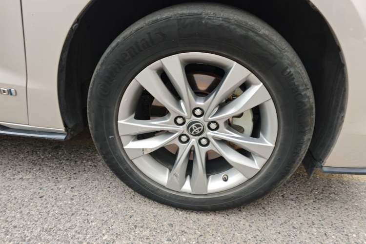 Used Toyota SIENNA 2021 2.5L Hybrid Ultimate Edition Right Front Wheel Hub