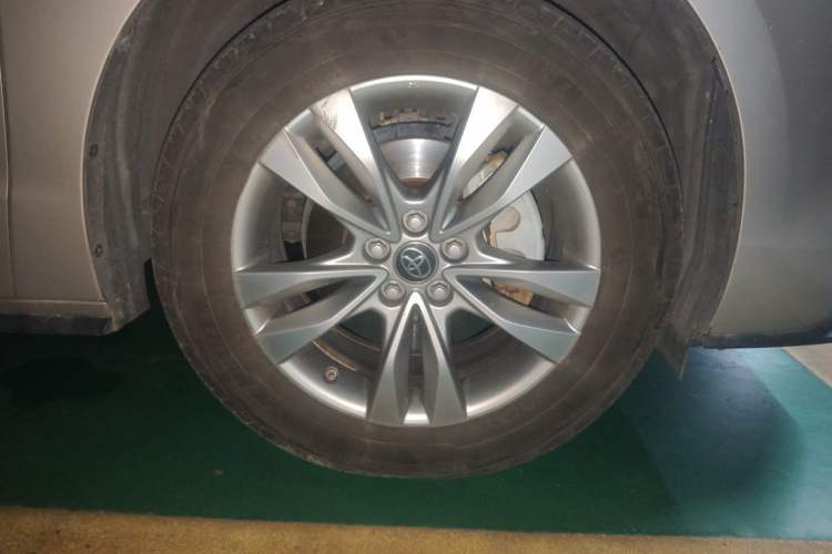 Used Toyota SIENNA 2021 2.5L Hybrid Ultimate Edition Right Front Wheel Hub
