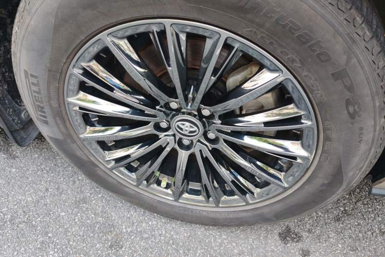 Used Toyota SIENNA 2021 2.5L Hybrid Ultimate Edition Right Front Wheel Hub