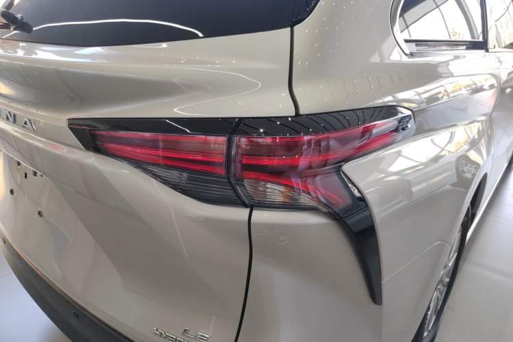 Used Toyota SIENNA 2021 2.5L Hybrid Comfort Edition Right Rear Taillight