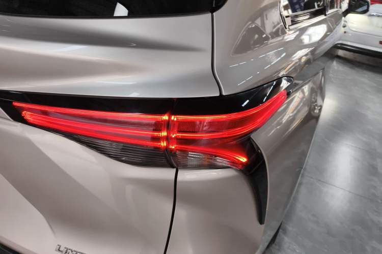 Used Toyota SIENNA 2021 2.5L Hybrid Ultimate Edition Right Rear Taillight
