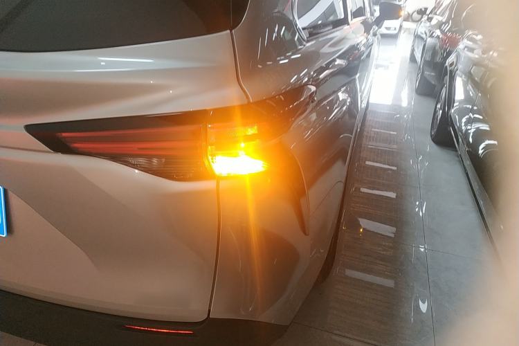 Used Toyota SIENNA 2021 2.5L Hybrid Comfort Edition Right Rear Taillight