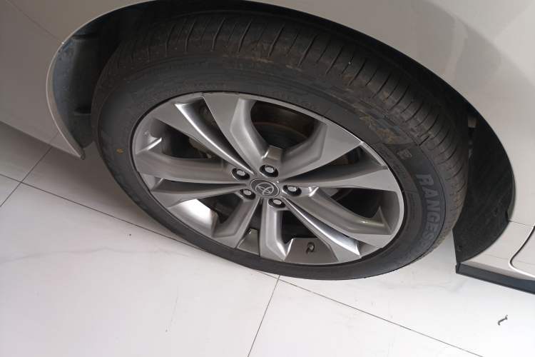 Used Toyota SIENNA 2021 2.5L Hybrid Premium Edition Right Rear Wheel Hub