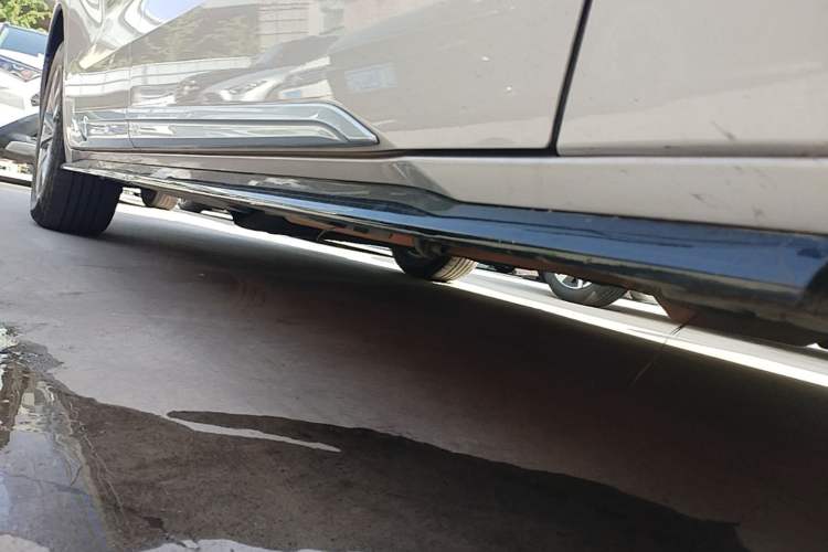 Used Toyota SIENNA 2021 2.5L Hybrid Platinum Edition Right Side Sill