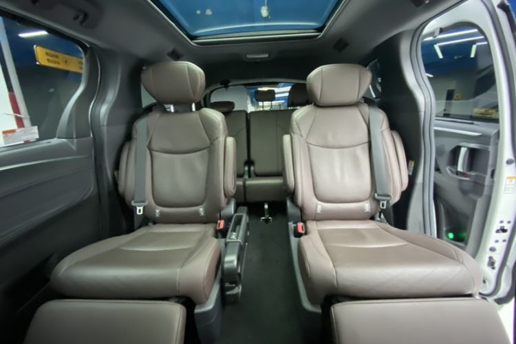 Used Toyota SIENNA 2021 2.5L Hybrid Platinum Edition Roof