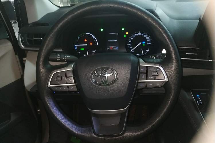 Used Toyota SIENNA 2021 2.5L Hybrid Comfort Edition Steering Wheel