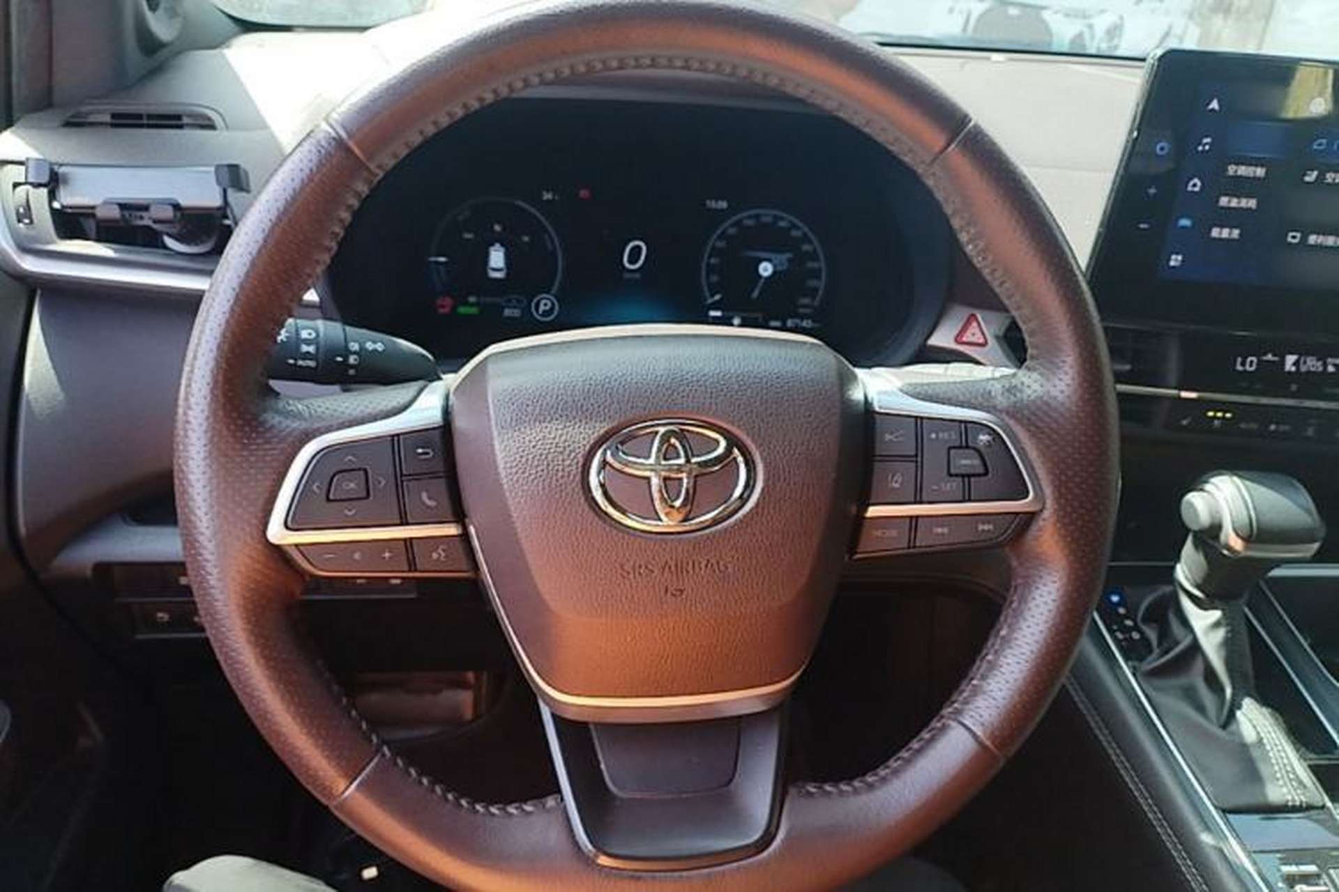 Used Toyota SIENNA 2021 2.5L Hybrid Platinum Edition Steering Wheel