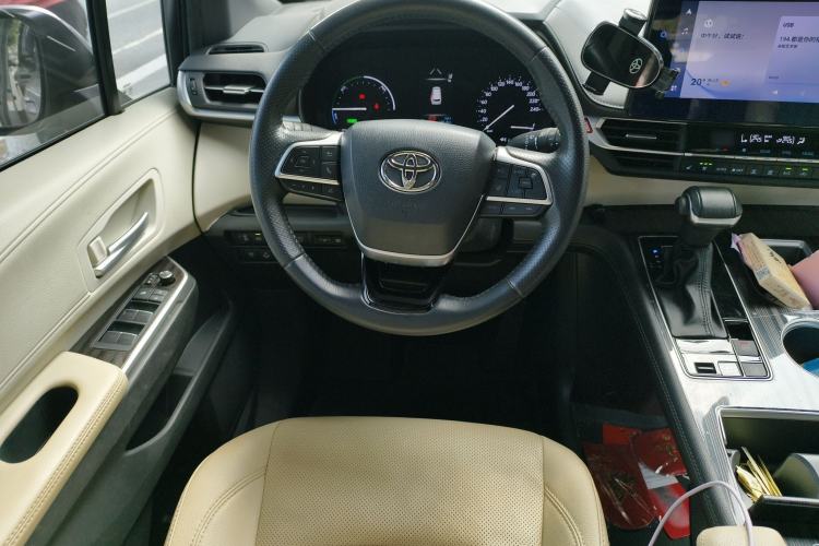 Used Toyota SIENNA 2021 2.5L Hybrid Premium Edition Steering Wheel