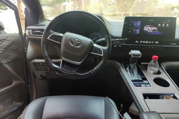 Used Toyota SIENNA 2021 2.5L Hybrid Luxury Edition Steering Wheel