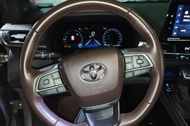 Used Toyota SIENNA 2021 2.5L Hybrid Platinum Edition Steering Wheel