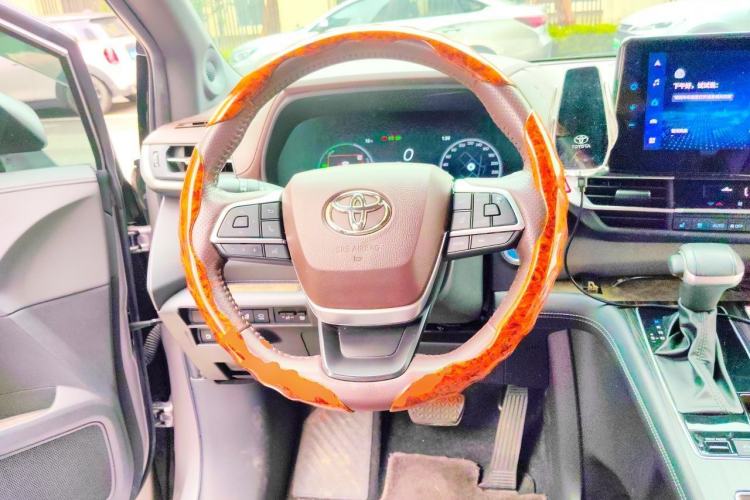 Used Toyota SIENNA 2021 2.5L Hybrid Platinum Edition Steering Wheel