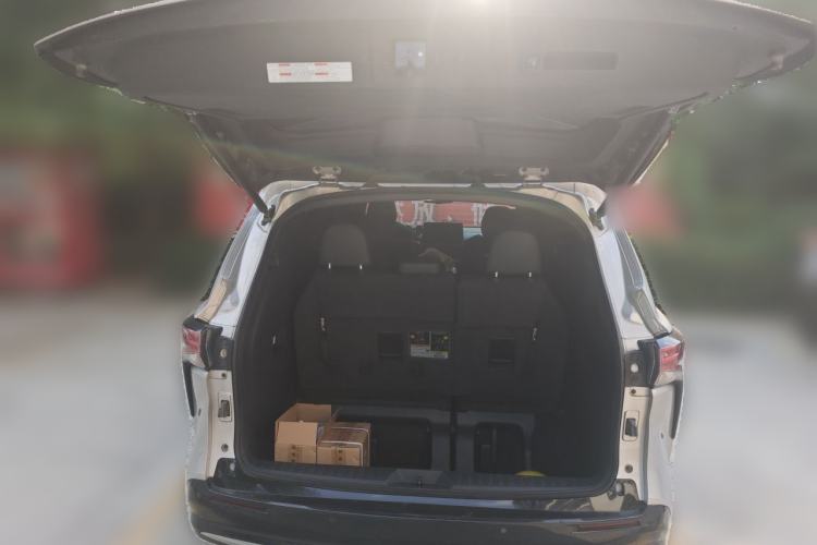 Used Toyota SIENNA 2021 2.5L Hybrid Premium Edition Trunk