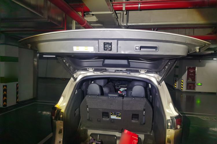 Used Toyota SIENNA 2021 2.5L Hybrid Premium Edition Trunk