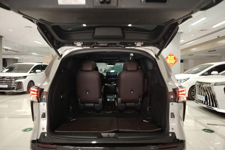 Used Toyota SIENNA 2021 2.5L Hybrid Platinum Edition Trunk