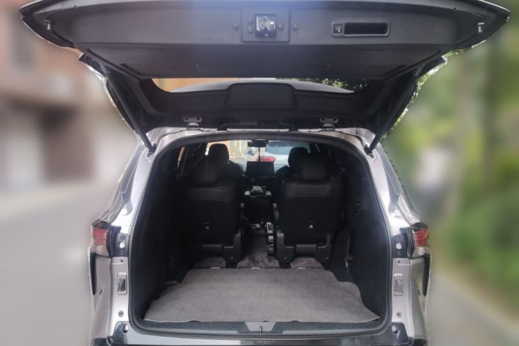 Used Toyota SIENNA 2021 2.5L Hybrid Platinum Edition Trunk