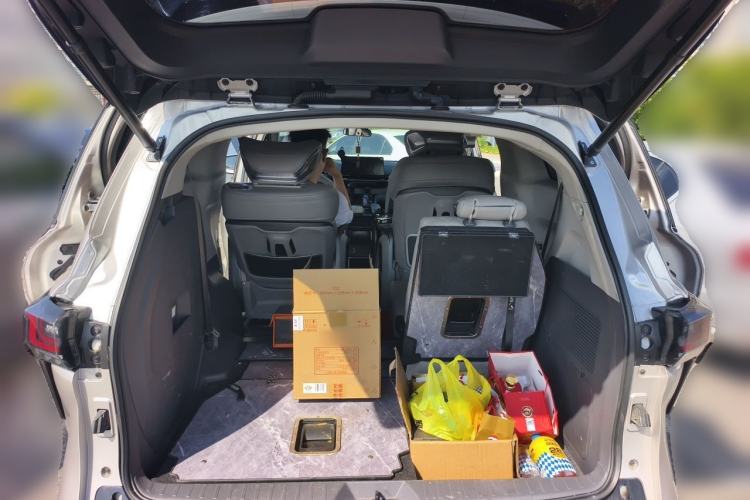 Used Toyota SIENNA 2021 2.5L Hybrid Comfort Edition Trunk