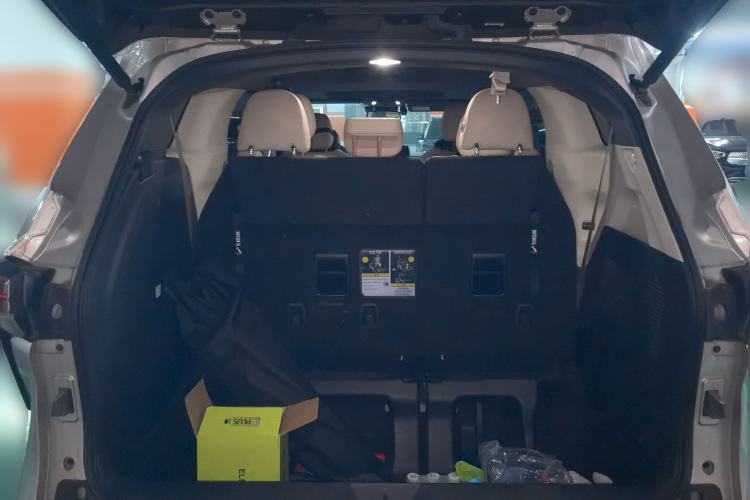 Used Toyota SIENNA 2021 2.5L Hybrid Luxury Edition Trunk