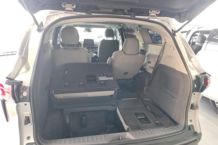 Used Toyota SIENNA 2021 2.5L Hybrid Comfort Edition Trunk