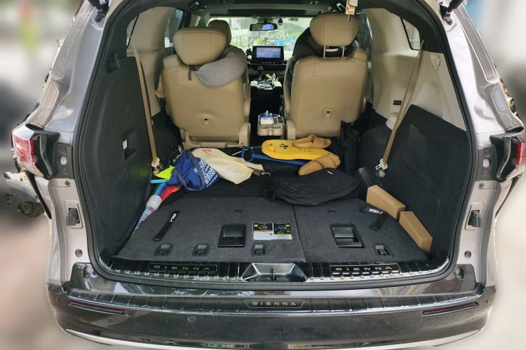 Used Toyota SIENNA 2021 2.5L Hybrid Premium Edition Trunk