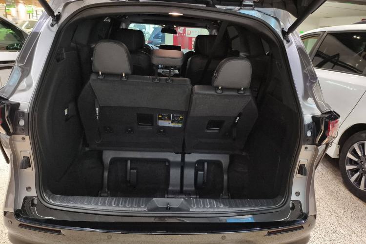 Used Toyota SIENNA 2021 2.5L Hybrid Premium Edition Trunk