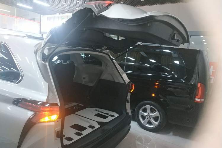 Used Toyota SIENNA 2021 2.5L Hybrid Comfort Edition Trunk