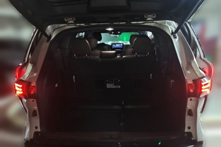 Used Toyota SIENNA 2021 2.5L Hybrid Platinum Edition Trunk