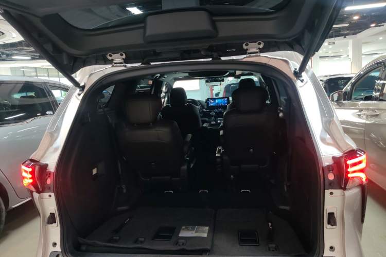 Used Toyota SIENNA 2021 2.5L Hybrid Platinum Edition Trunk
