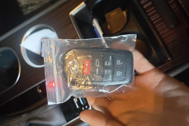 Used Toyota SIENNA 2021 2.5L Four-Wheel Drive XLE 7-Seater Canadian Version Vehicle Key