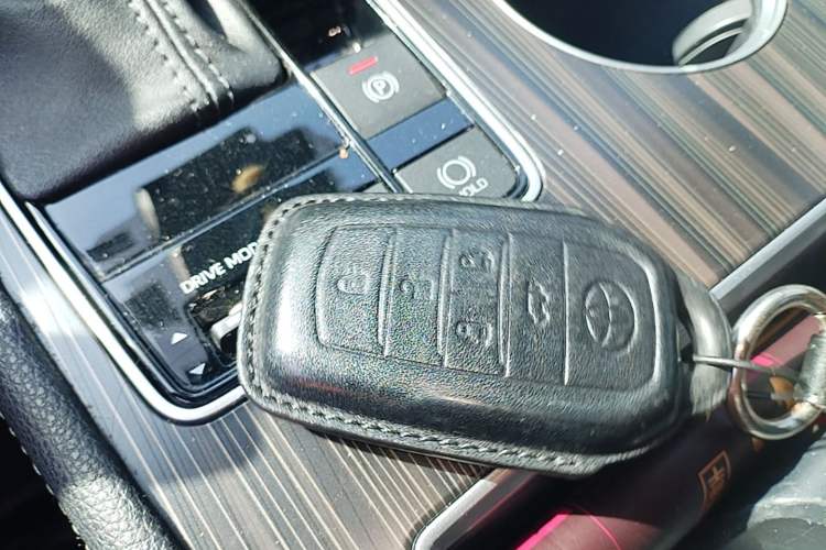 Used Toyota SIENNA 2021 2.5L Hybrid Platinum Edition Vehicle Key