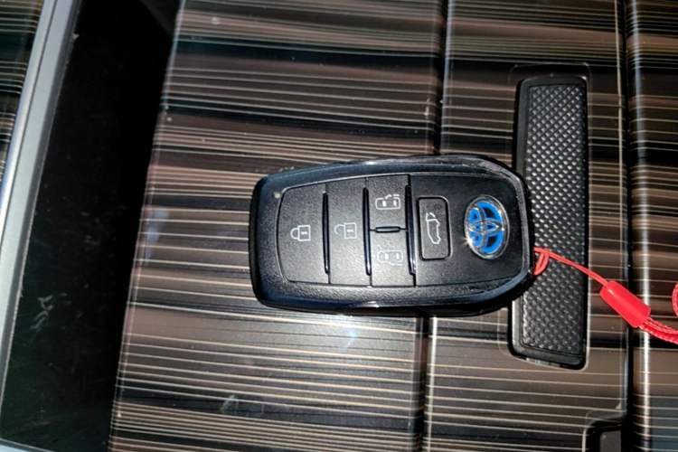 Used Toyota SIENNA 2021 2.5L Hybrid Platinum Edition Vehicle Key