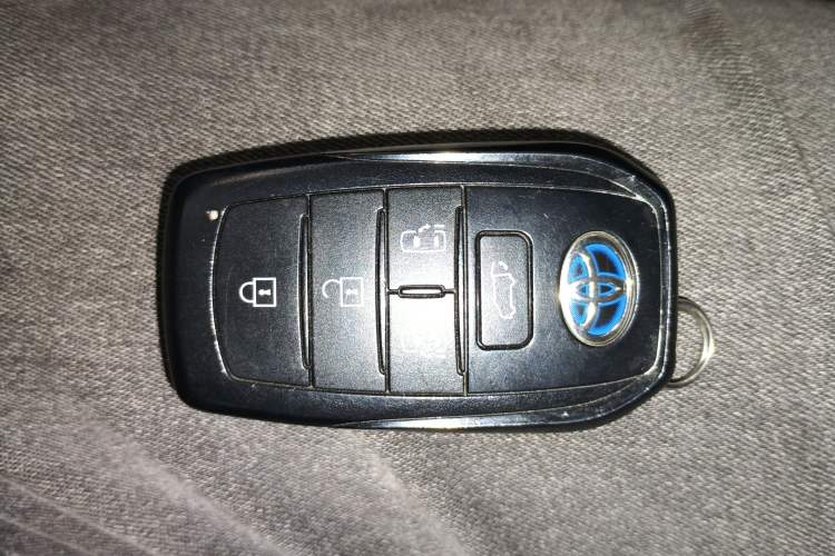 Used Toyota SIENNA 2021 2.5L Hybrid Premium Edition Vehicle Key