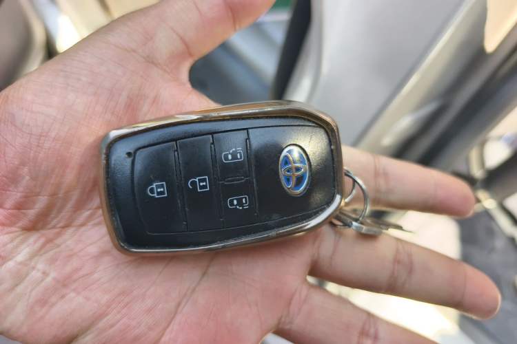 Used Toyota SIENNA 2021 2.5L Hybrid Comfort Edition Vehicle Key